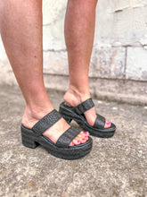 Load image into Gallery viewer, Ocean Ave Ebony Sandals