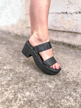 Load image into Gallery viewer, Ocean Ave Ebony Sandals